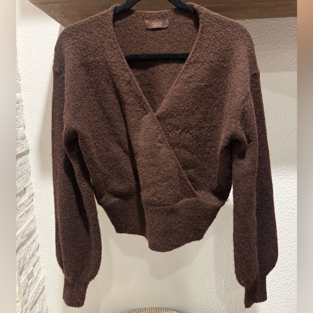 Nuuds brown sweater size small